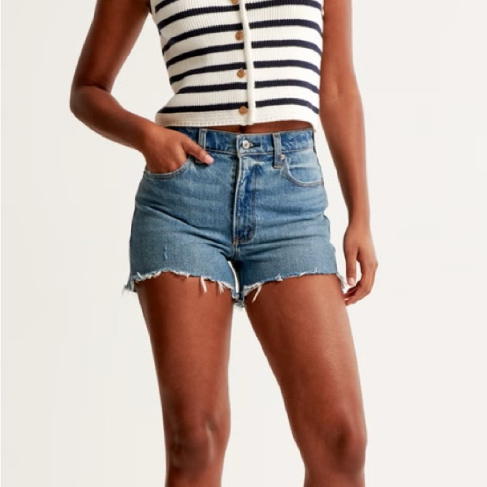 Abercrombie High Rise Mom Short - 4in